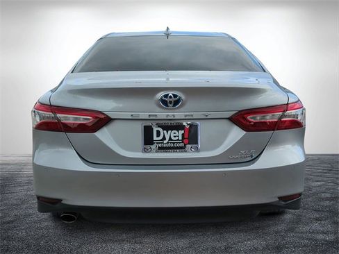 Used 2020 Toyota Camry XLE image 5