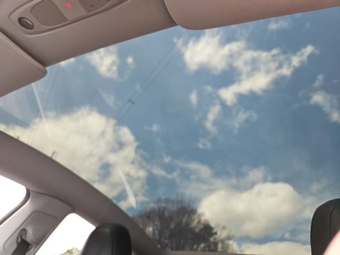 Used 2021 Tesla Model Y Long Range image 30