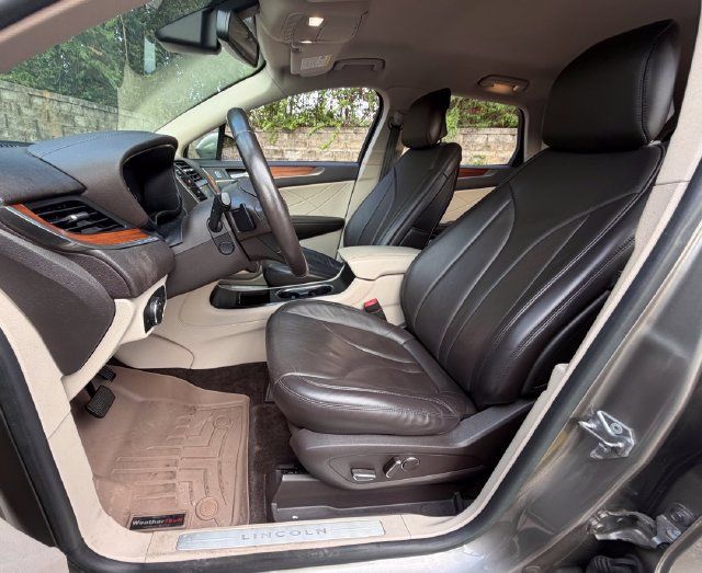 Used 2017 Lincoln MKC Select w/ Select Plus Package AWD/4WD image 17