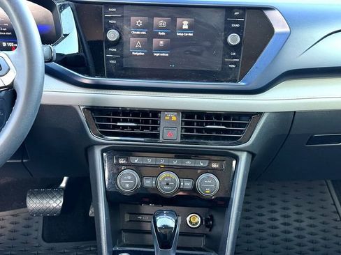 Used 2024 Volkswagen Taos SE w/ Panoramic Sunroof Package image 27