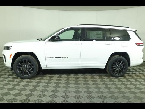 New 2026 Jeep Grand Cherokee L Limited AWD/4WD image 16