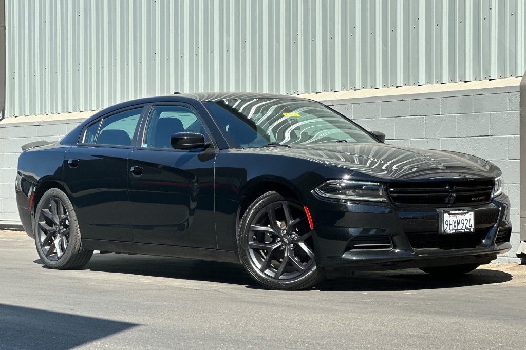Used 2023 Dodge Charger SXT w/ Blacktop Package RWD image 2