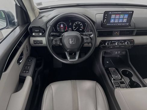Certified 2025 Honda Pilot Touring image 21