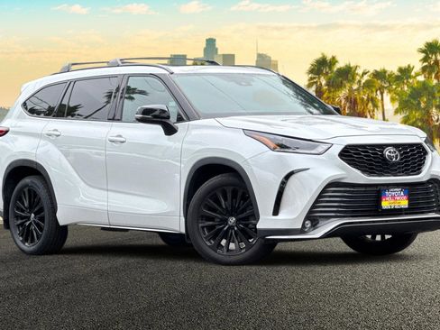 Certified 2023 Toyota Highlander XSE image 2