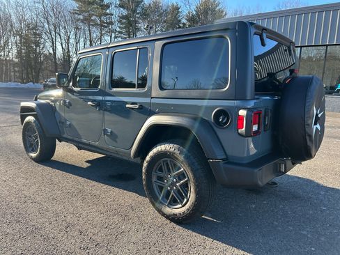 Used 2025 Jeep Wrangler Sport S image 13