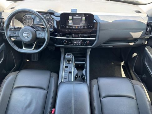 Used 2025 Nissan Pathfinder SL FWD image 13