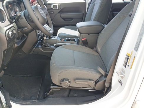 New 2025 Jeep Gladiator Sport image 29