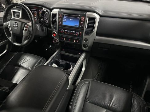 Used 2017 Nissan Titan PRO-4X w/ Pro-4x Convenience Package image 13