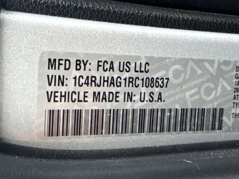 Used 2024 Jeep Grand Cherokee Altitude image 31