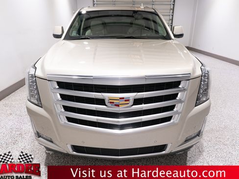 Used 2016 Cadillac Escalade Luxury RWD image 7