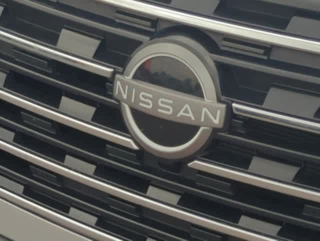 Used 2025 Nissan Rogue SV FWD image 12