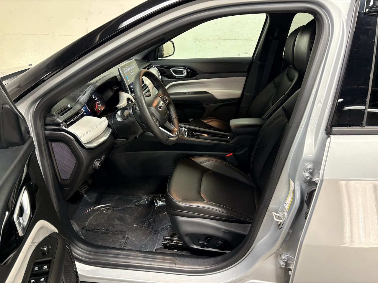 Used 2024 Jeep Compass Limited AWD/4WD image 3