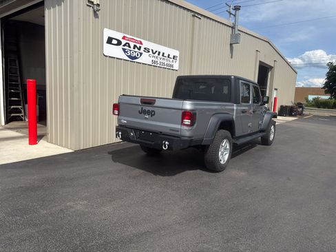 Used 2020 Jeep Gladiator Sport w/ Quick Order Package 24S AWD/4WD image 3