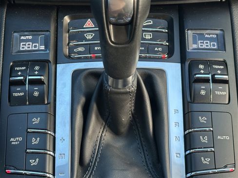 Used 2021 Porsche Macan S image 24