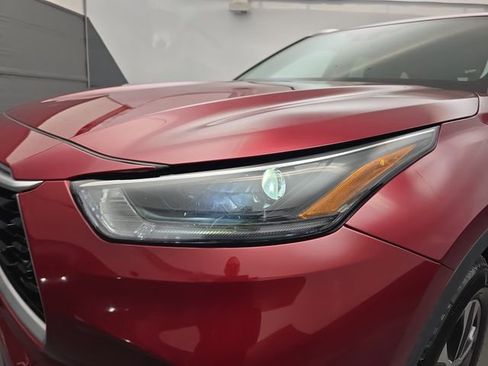 Used 2021 Toyota Highlander XLE image 14