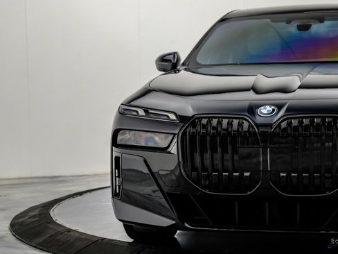 Used 2025 BMW i7 xDrive60 AWD/4WD image 31