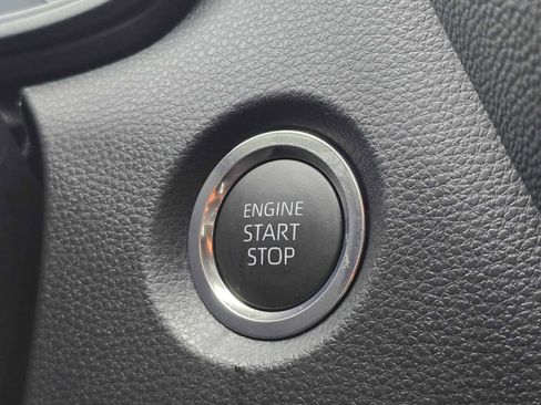 Used 2025 Toyota Corolla SE image 33