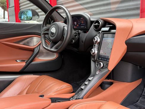 Used 2018 McLaren 720S Performance RWD image 24