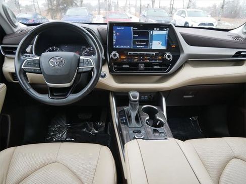 Certified 2022 Toyota Highlander Limited image 13