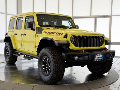 Used 2024 Jeep Wrangler Unlimited Rubicon AWD/4WD image 2
