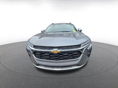 Used 2025 Chevrolet Trax LT image 3