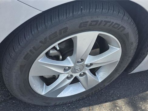 Used 2013 Hyundai Elantra GLS w/ Preferred Pkg FWD image 9