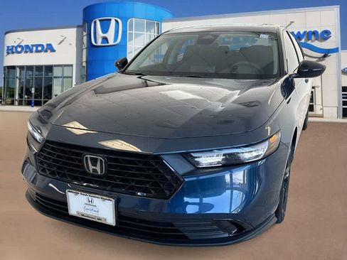 Certified 2025 Honda Accord SE image 4