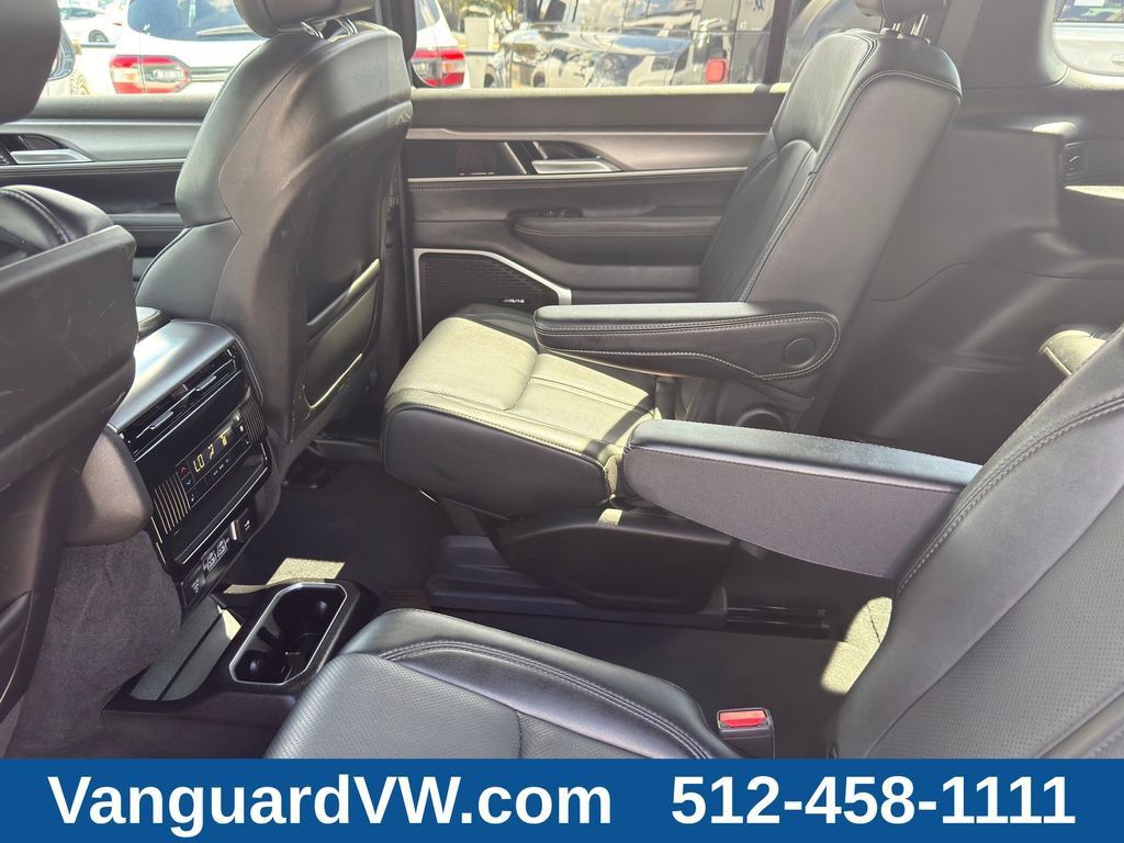 Used 2025 Jeep Wagoneer Series II RWD image 28