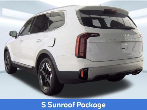 Used 2024 Kia Telluride S w/ S Sunroof Package FWD image 4