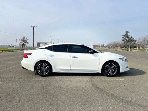 Used 2016 Nissan Maxima Platinum w/ Interior Lighting Package image 4