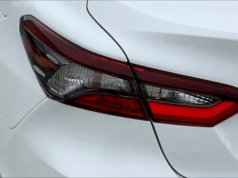 Used 2022 Toyota Camry LE image 28