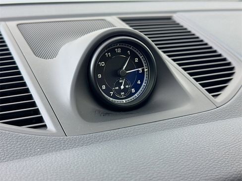 Certified 2025 Porsche Macan image 18