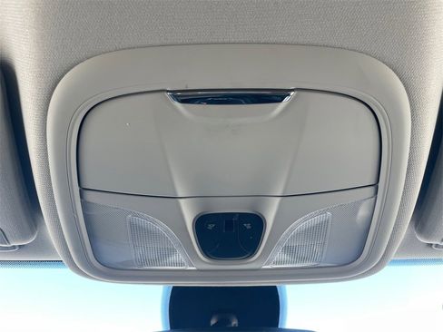 Used 2019 Jeep Cherokee Latitude Plus w/ Cold Weather Group image 19