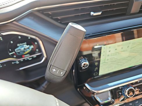 Used 2025 GMC Sierra 2500 Denali Ultimate image 19