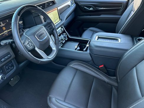 Used 2024 GMC Yukon Denali w/ Advanced Technology Package image 10