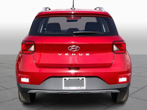 Used 2025 Hyundai Venue SEL image 4