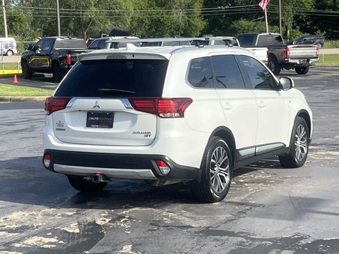 Used 2018 Mitsubishi Outlander GT AWD/4WD image 11