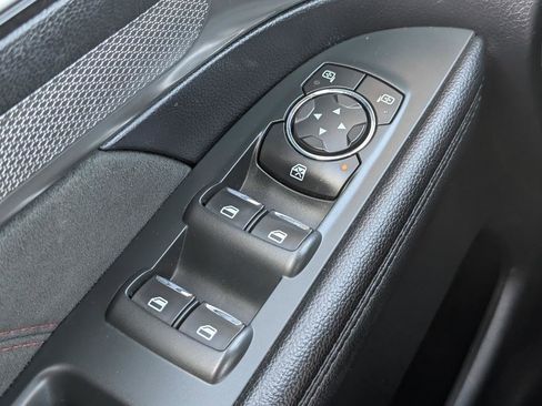 Used 2019 Ford Explorer XLT w/ Equipment Group 202A FWD image 11