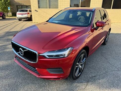 Used 2019 Volvo XC60 T6 Momentum w/ Protection Package Premier image 14
