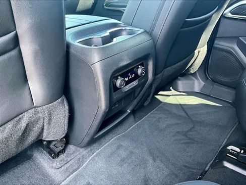 Used 2026 Chevrolet Traverse LT FWD image 25