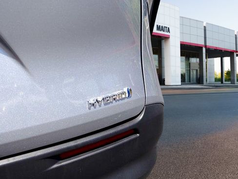 Certified 2023 Toyota Sienna LE FWD image 7