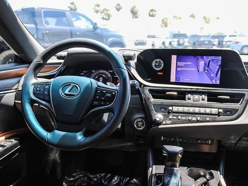 Used 2025 Lexus ES 300h w/ Premium Package FWD image 14
