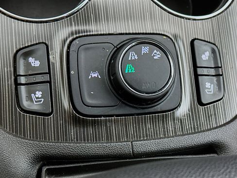 Used 2023 GMC Acadia SLT w/ Elevation Edition image 26