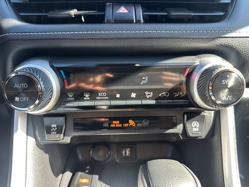 Used 2024 Toyota RAV4 XLE AWD/4WD image 43