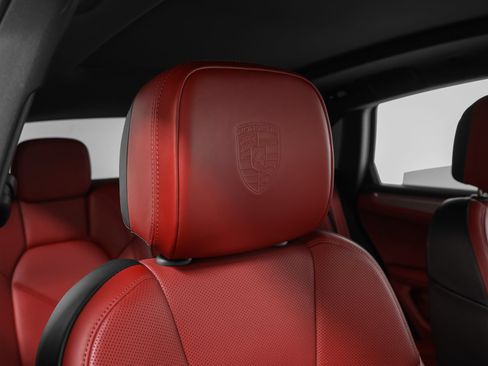 Certified 2024 Porsche Macan Turbo AWD/4WD image 24