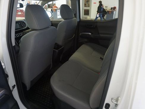 Used 2017 Toyota Tacoma SR5 image 19