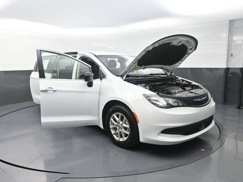 Used 2024 Chrysler Voyager LX FWD image 31
