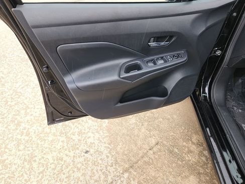 Used 2025 Nissan Versa SV FWD image 12