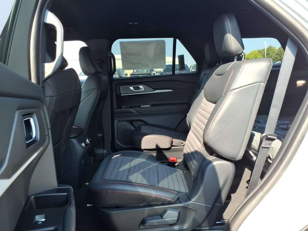 Used 2026 Ford Explorer ST-Line AWD/4WD image 9