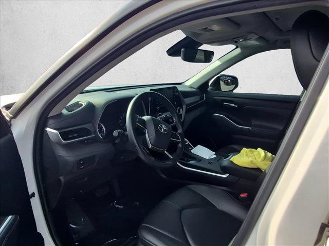 Used 2020 Toyota Highlander XLE FWD image 9